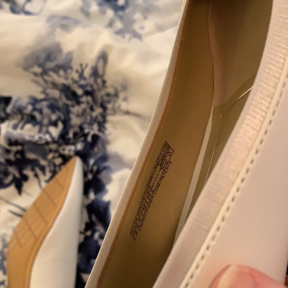 Vionic kitten heel Sylvie pump in white NWT - Picture 11 of 14